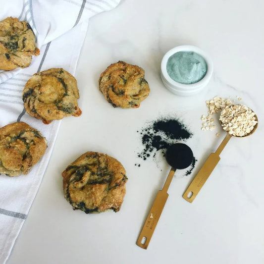 Glutenfri snurre med spirulina og (gede)ost