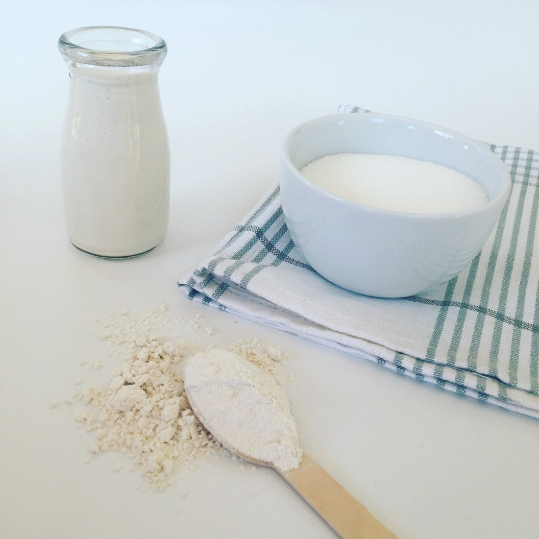 hvedemel, sukker og mælk