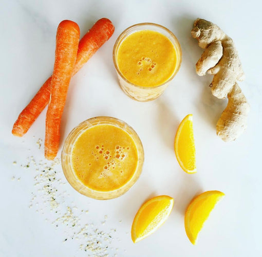 orange smoothie med gulerod, appelsin og ingefær