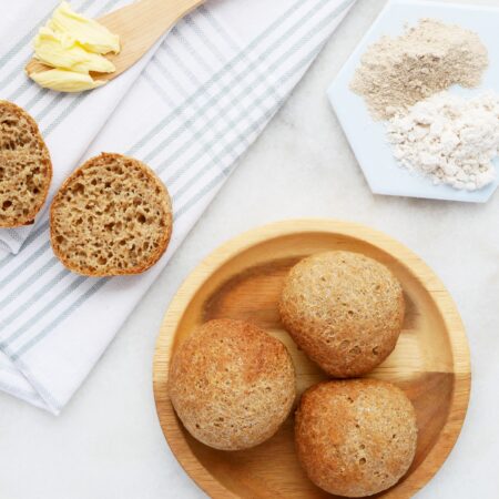 glutenfrie fødselsdagsboller med smør