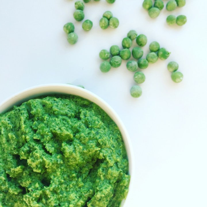 skål med grøn ærtedip