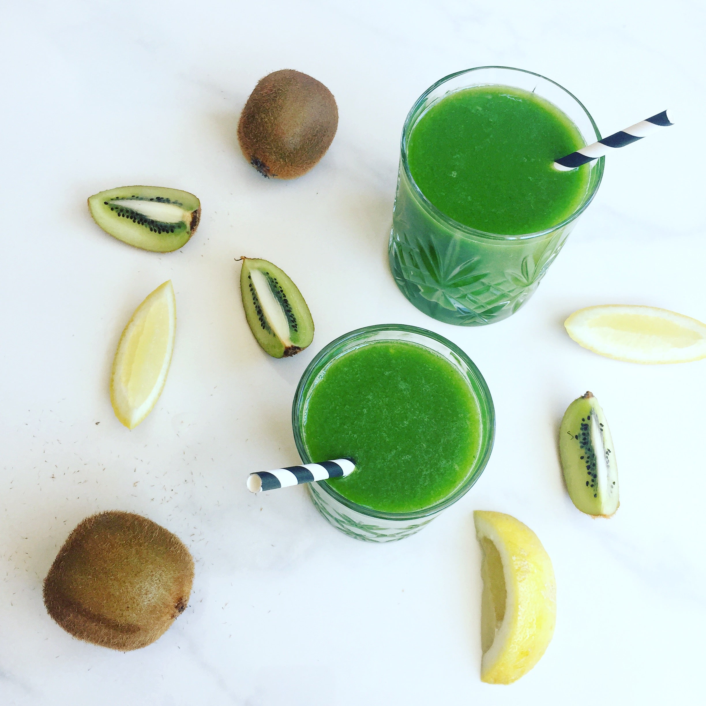 Grøn juice med kiwi og spidskål