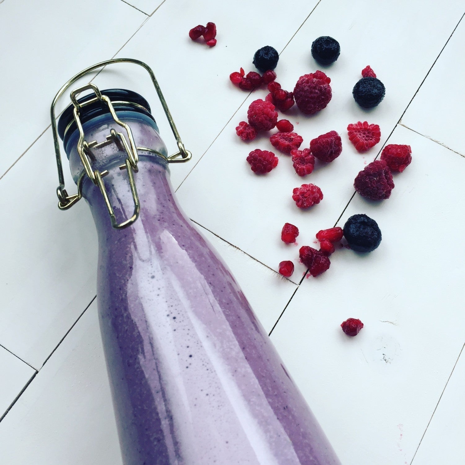 energi-og proteindrik med bær og hampefrø