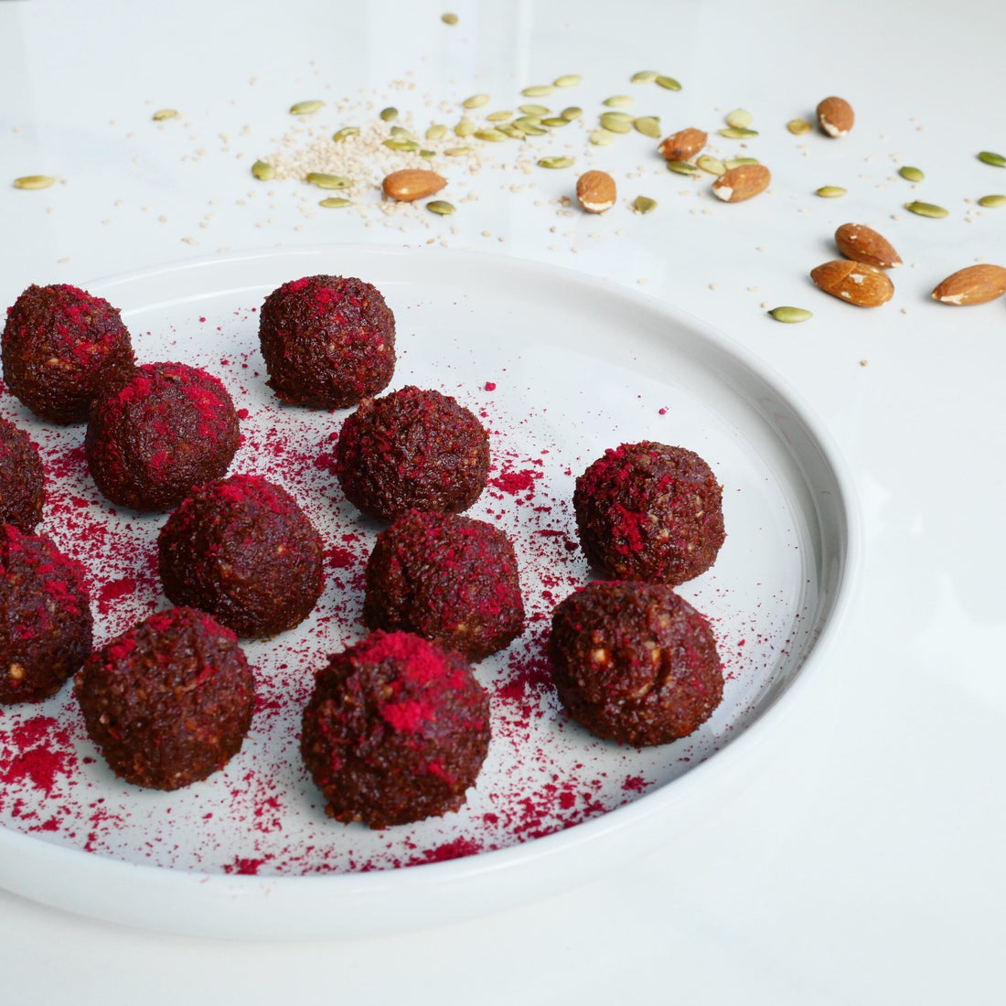 sunde chokoladekugler med tranebærpulver