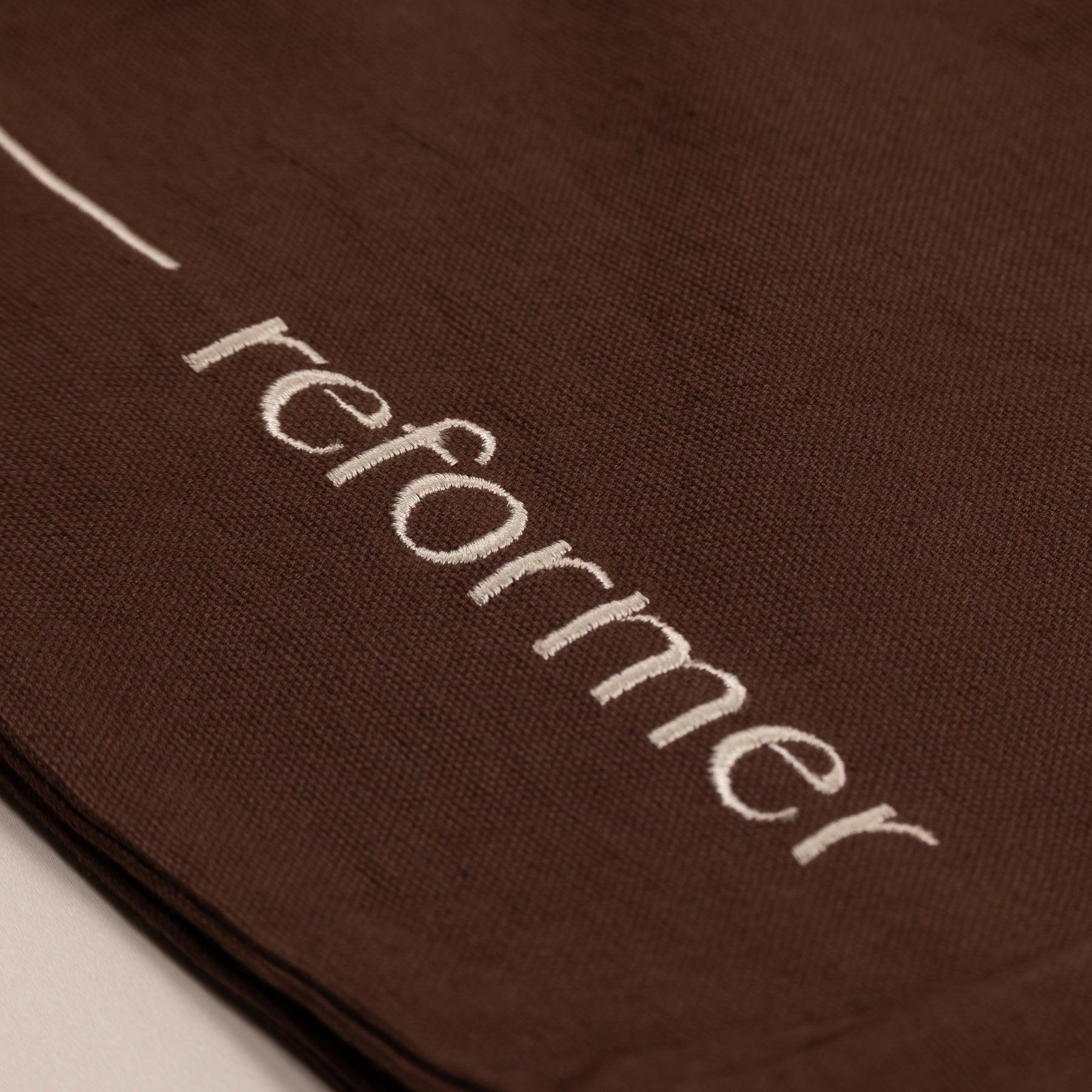 REN LYKKE reformer taske med broderet logo