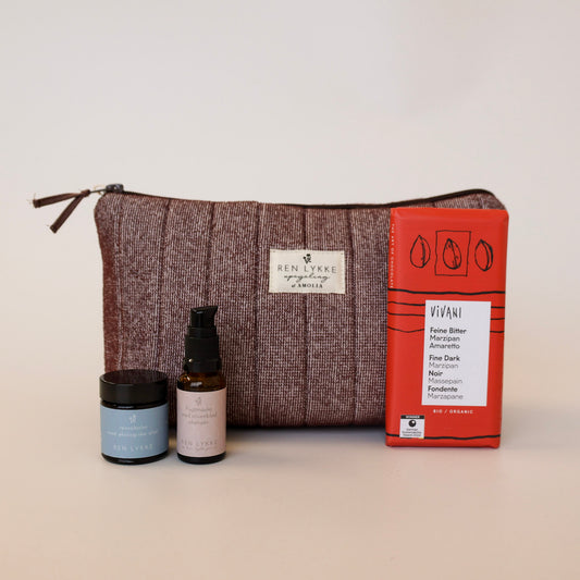 Særlig julegave | Eksklusiv toilettaske med hudpleje og chokolade