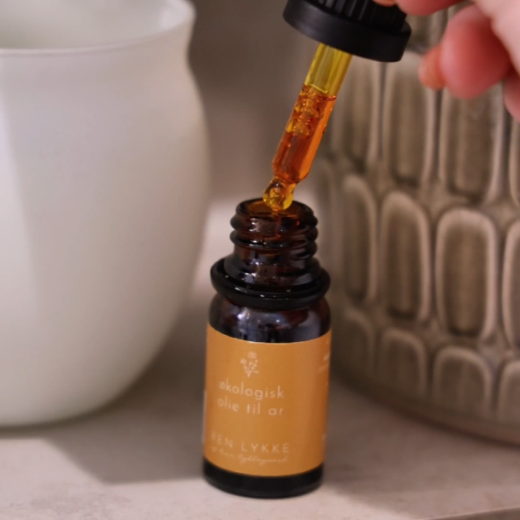 Videoklip, der viser REN LYKKE økologisk olie til ar